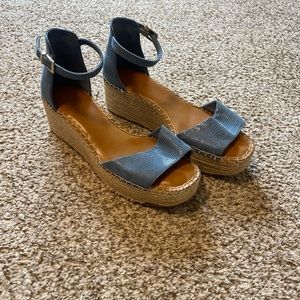 Blue Kelly & Katie Wedges